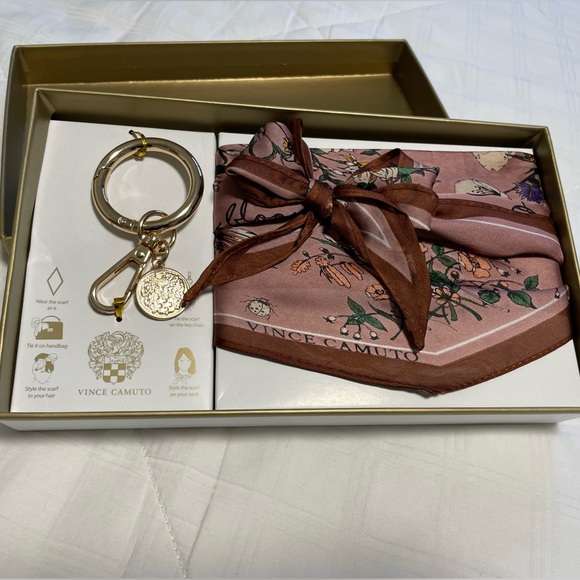 NWOT Vince Camuto scarf set - Picture 1 of 5